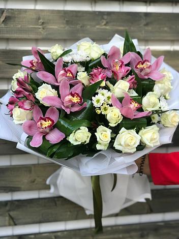 Букет цветов из: Розы и Хризантемы в Селезнево