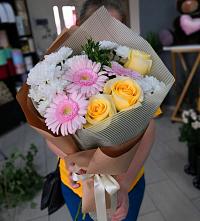 Букет цветов из:  Герберы, Розы и Хризантемы в Селезнево
