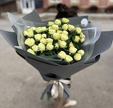 Букет Белые кустовые розы Солинеро в Селезнево