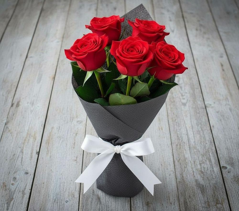 Букет 5 Красных роз Эдлесс Лав в Селезнево