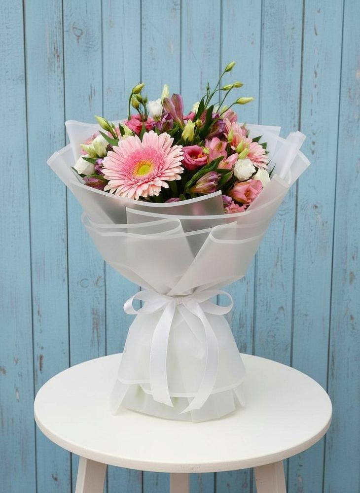 Букет цветов из: Герберы, Альстромерии и Лизиантусы в Селезнево