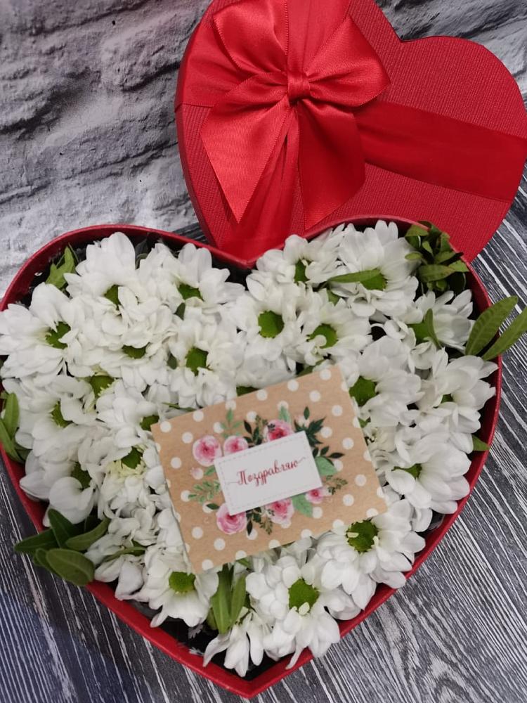 Цветочная композиция из Хризантемы в виде сердца в Селезнево