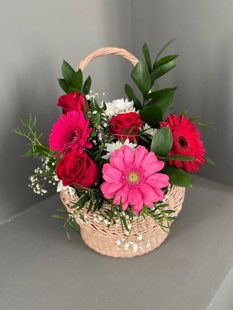 Цветочная композиция из Розы, Хризантемы и Герберы в корзине в Селезнево
