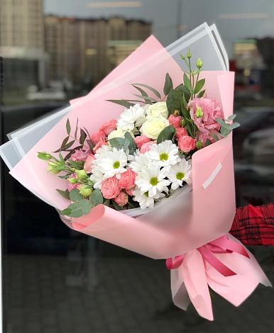 Букет цветов из: Розы, Лизиантусы и Хризантемы в Селезнево