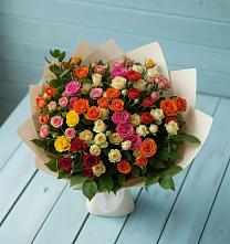 Букет Микс из разноцветных кустовых роз в Селезнево