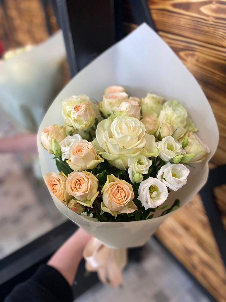 Букет цветов из: Розы и Лизиантусы в Селезнево